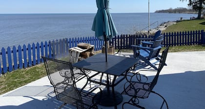 Lakefront 2 bedroom house between Rochester and Niagara Falls, NY