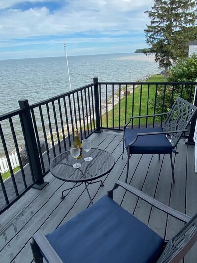 Lakefront 2 bedroom house between Rochester and Niagara Falls, NY