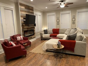 Smart TV, fireplace