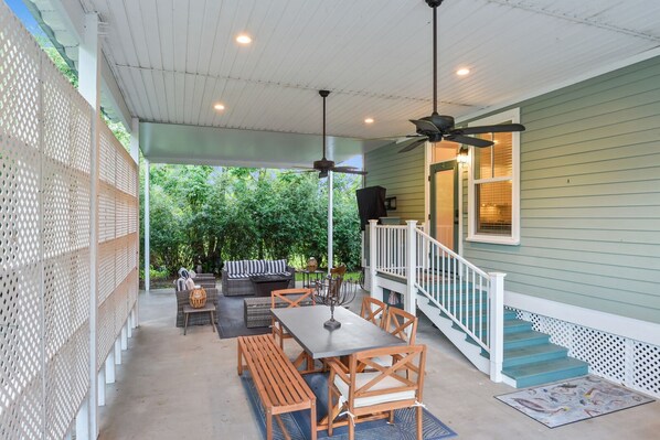 Outdoor dining