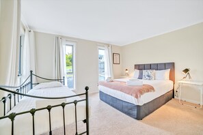 3 bedrooms - Port View Escape is a spacious 3 bedroom home, offering 2 bathrooms,... (Bridport)