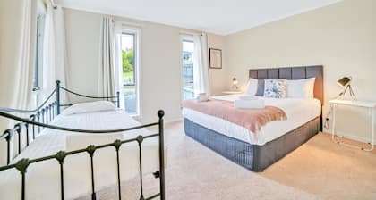 Port View Escape is a spacious 3 bedroom home, offering 2 bathrooms,...