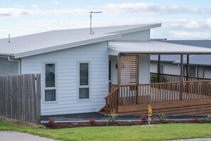 Exterior - Port View Escape is a spacious 3 bedroom home, offering 2 bathrooms,... (Bridport)