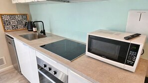 Dishwasher, cookware/dishes/utensils, freezer, dining tables