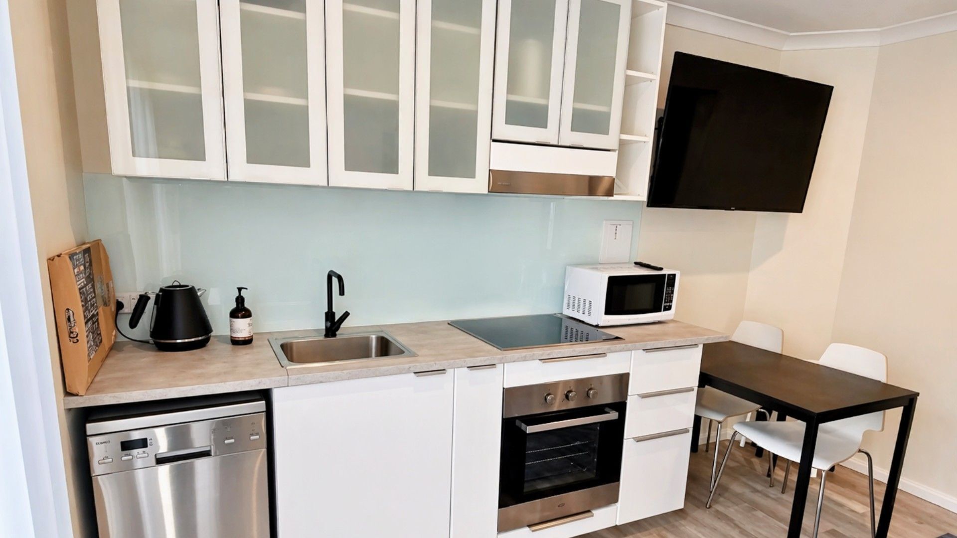 Dishwasher, cookware/dishes/utensils, freezer, dining tables
