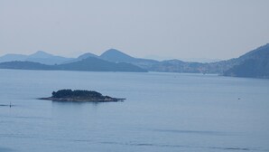 A calm sea with a small island in the center. - Apartments Mi&Ni - One Bedroom Apartment with Balcony and Sea View (Cavtat)