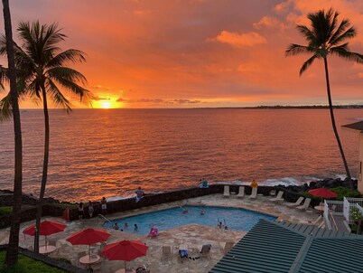 STUNNING OCEAN VIEW WITH SUNSETS, CITY LIGHTS and A/C
