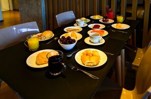 Desayuno bufé gratuito y diario