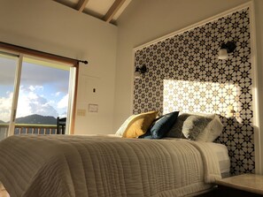 2 bedrooms, iron/ironing board, travel crib, WiFi - Perfect family villa: Close to beaches + pool (St. John)