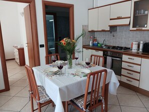 Fridge, microwave, oven, stovetop - The Window to the Park (Verona)