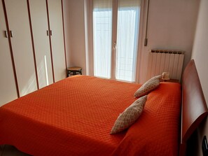 2 多间卧室、熨斗/熨衣板、免费 WiFi、床单