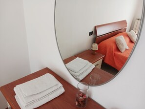 2 camere, ferro/asse da stiro, Wi-Fi gratuito, lenzuola