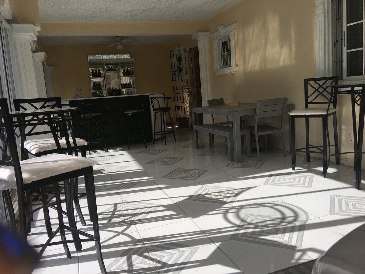 Arms Of Charms Guesthouse