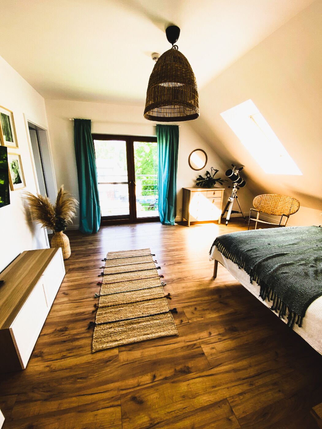 4 habitaciones, escritorio, tabla de planchar con plancha y wifi gratis 