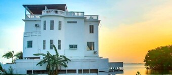 Relaxing Studio w Pool by Sea, Airport/Casino/Rest