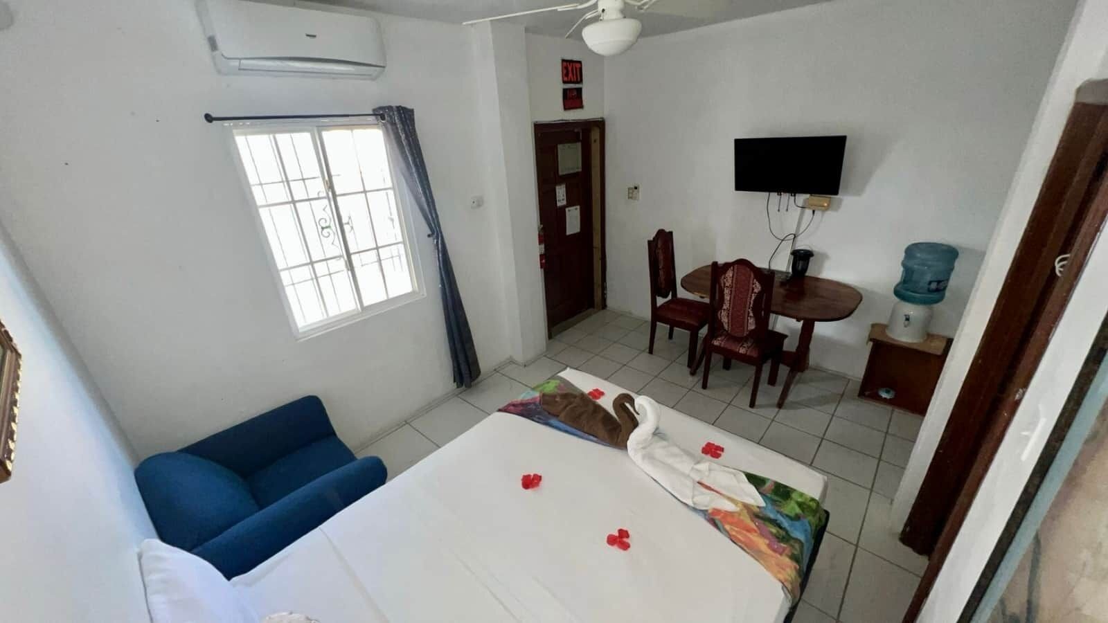 1 soverom, safe på rommet, strykejern/-brett og wi-fi (inkludert)