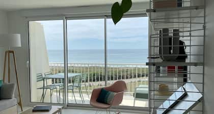 New "Le 209" with magnificent SEA VIEW, swimming pool and balcony
