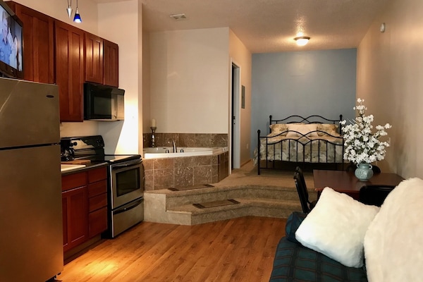 ثلاجة، ميكروويف، فرن، موقد طهي مسطح