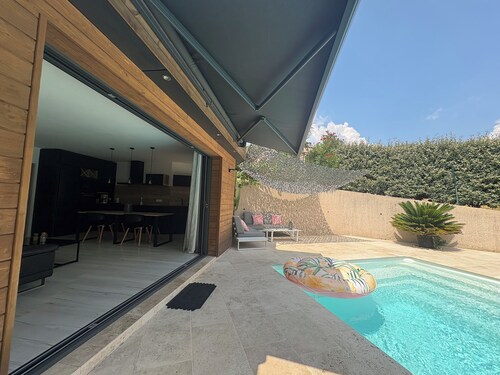 Séjour Inoubliable : Maison Moderne avec Piscine et le beau soleil corse 