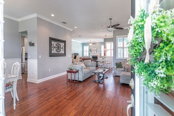 Flat-screen TV, fireplace, DVD player, books