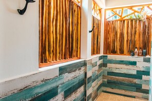 المنشأة من  الداخل