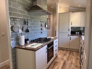 Romantic Apartment, Ensuite | Private kitchen