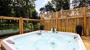Apartemen Romantis, ensuite | Spa | Hot tub
