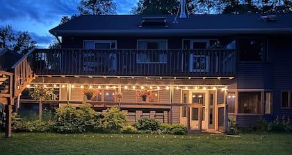 Lakefront house-6 acres of woods-Private Lake-4 miles from MIS