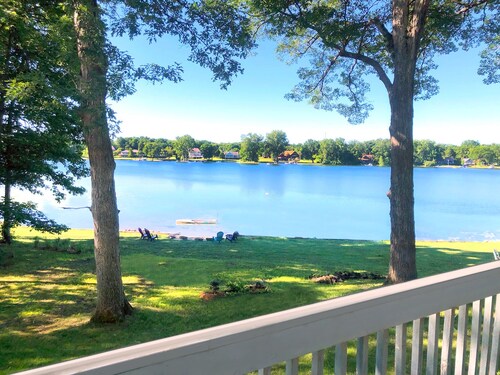 Lakefront house-6 acres of woods-Private Lake-4 miles from MIS