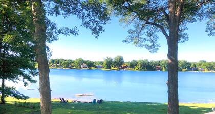 Lakefront house-6 acres of woods-Private Lake-4 miles from MIS