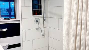 Dusche, Handtücher, Seife, Shampoo