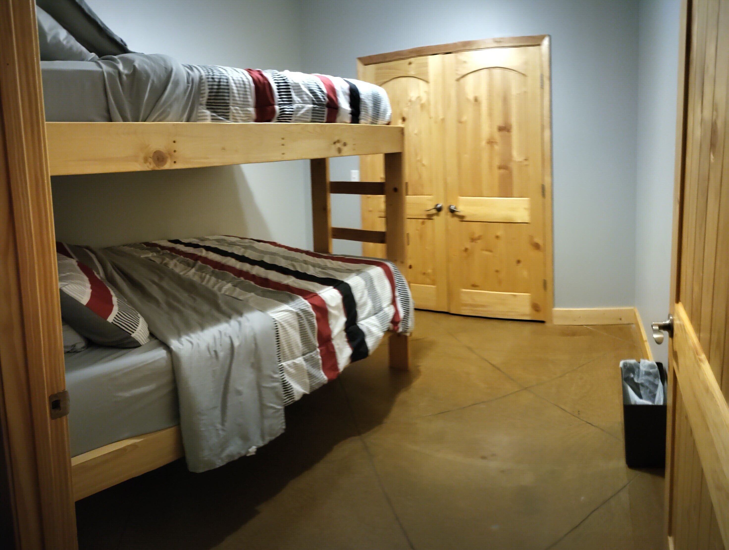 3 Schlafzimmer, Reisekinderbett, kostenloses WLAN, Bettwäsche