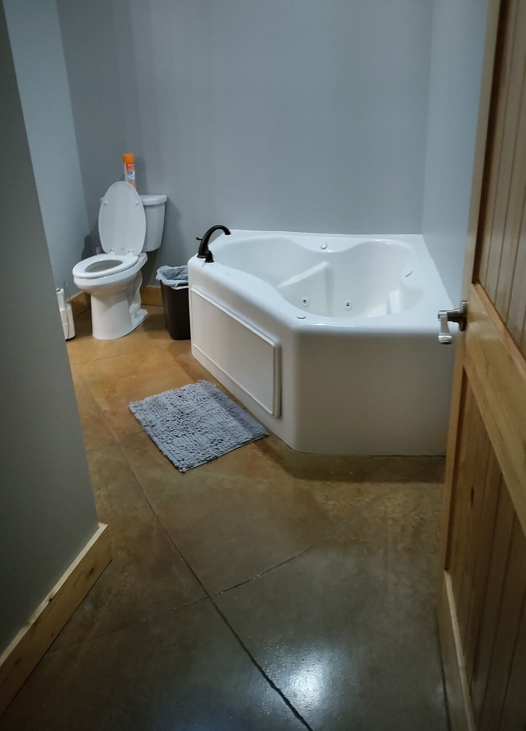 Haartrockner, Handtücher, Toilettenpapier