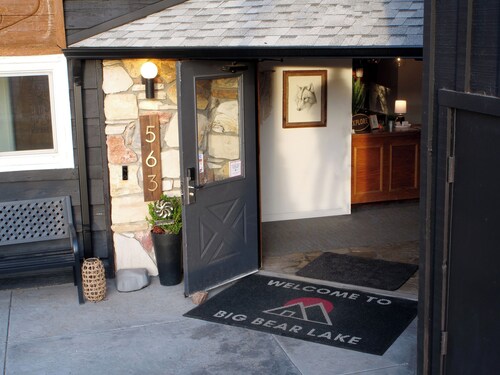 Sierra Blue Hotel & Swim Club