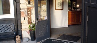 Sierra Blue Hotel & Swim Club