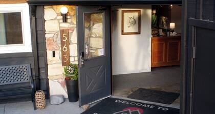 Sierra Blue Hotel & Swim Club