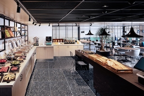 Free daily buffet breakfast - Residence Inn by Marriott Istanbul Atasehir (Istanbul)