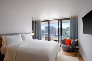 Egyptian cotton sheets, premium bedding, in-room safe, desk