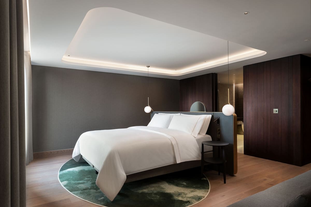 Executive Suite, 1 Bedroom, City View | 1 bilik tidur, cadar kapas Mesir, peralatan tempat tidur premium