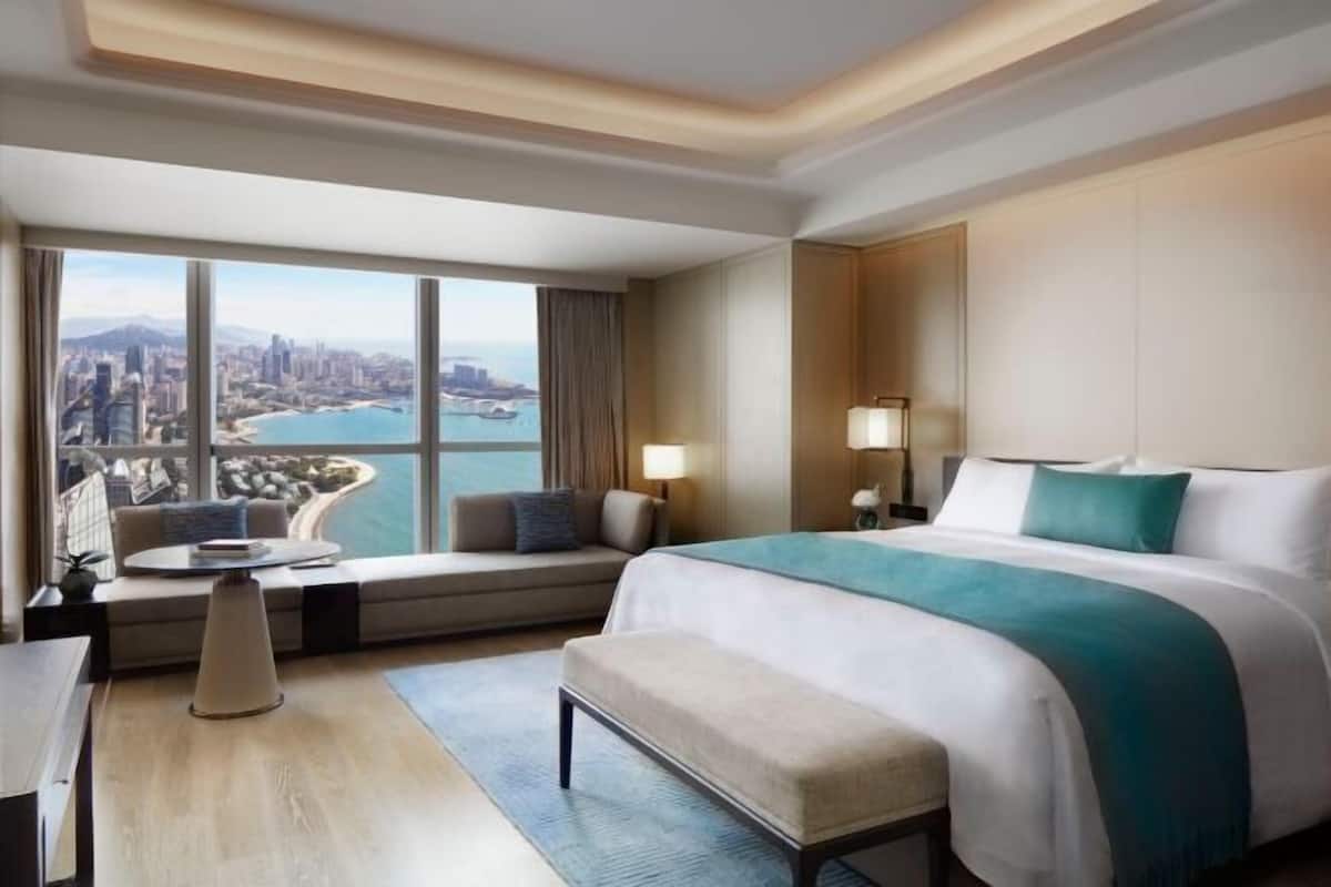 1 bedroom, Frette Italian sheets, premium bedding, down comforters