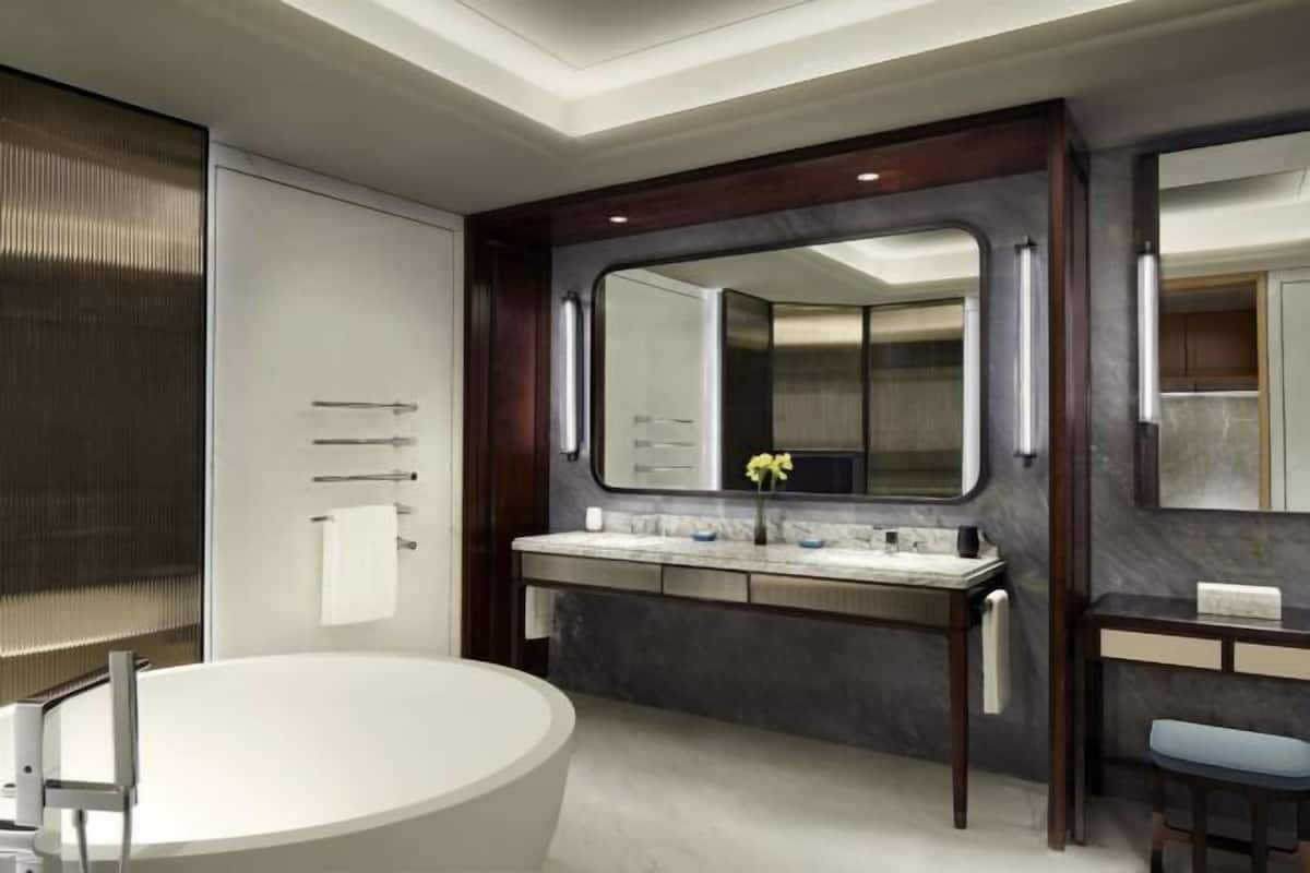 Bathroom | Separate tub and shower, rainfall showerhead, designer toiletries