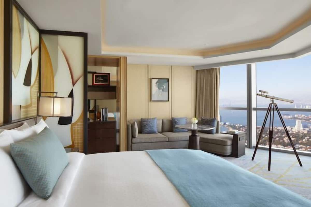 1 bedroom, Frette Italian sheets, premium bedding, down comforters