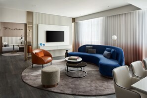 1 bedroom, premium bedding, in-room safe, desk