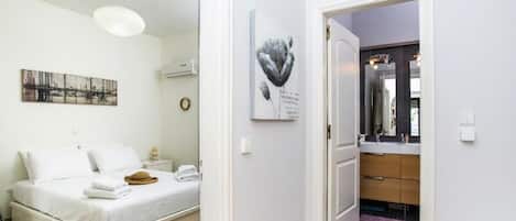 3 bedrooms, in-room safe, desk, iron/ironing board