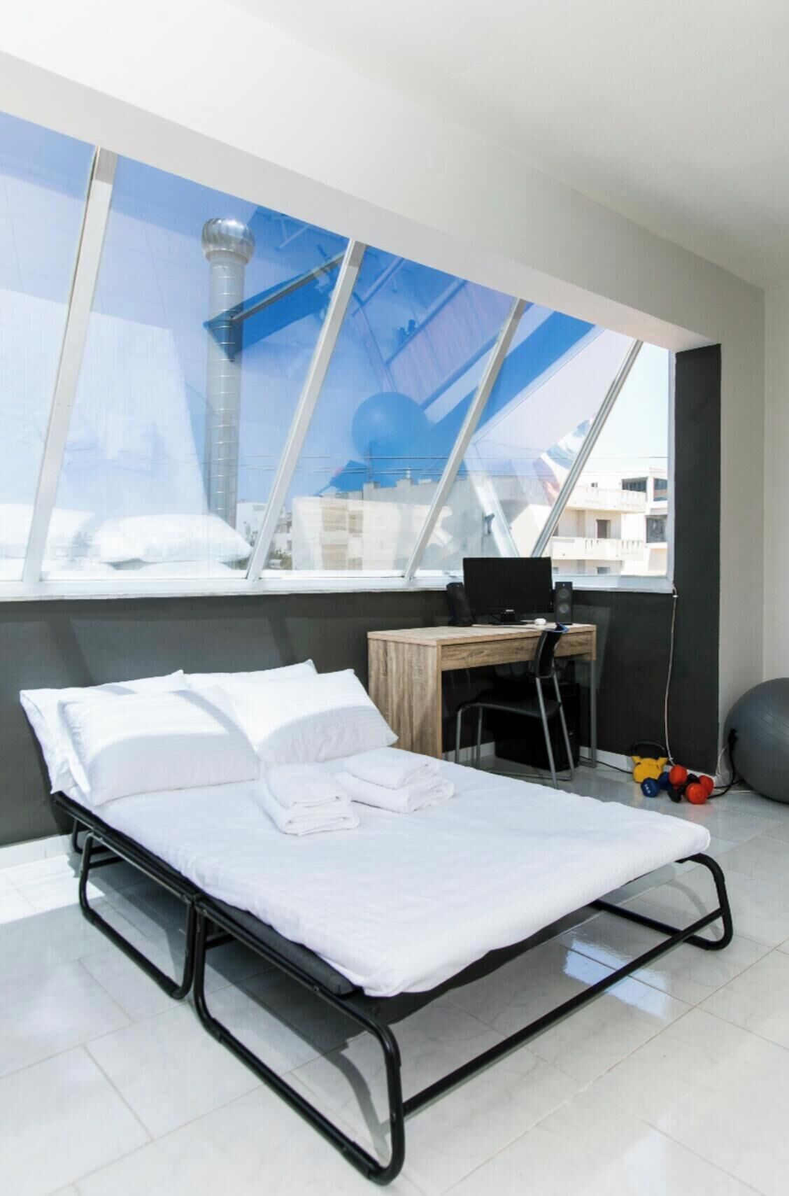 3 bedrooms, in-room safe, desk, iron/ironing board