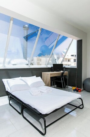 3 bedrooms, in-room safe, desk, iron/ironing board