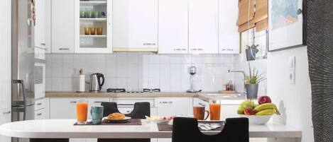 Refrigerador, horno, parrilla de estufa y lavavajillas