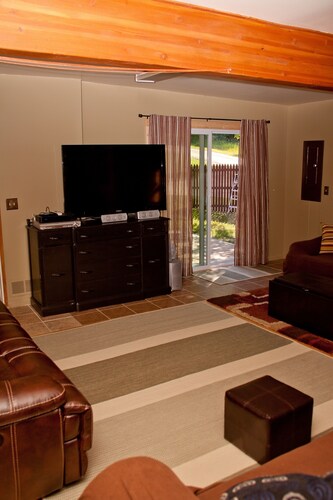 Cozy, quirky and quaint updated Farm House surrounded by Sleeping Bear Dunes.