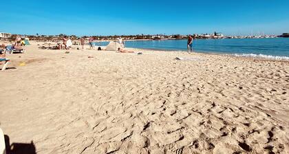 Spacious 3 bed/2 bath house, on a gated complex, Fibre Wifi. Two communal pools.