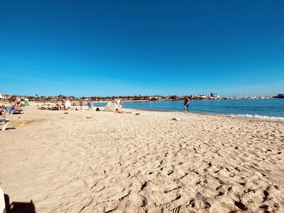 Spacious 3 bed/2 bath house, on a gated complex, Fibre Wifi. Two communal pools.